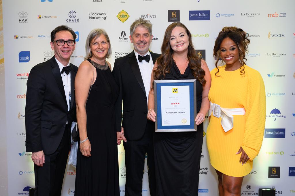 7e0e5d7d-node_AA_Hospitality_Awards_2026-2027_303_Large